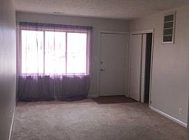 542 Charles St, Lockport, Il 60441 3 Beds 1 Bath 1,100 Sqft in Lockport, IL (Photo 5 of 12)