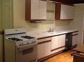 542 Charles St, Lockport, Il 60441 3 Beds 1 Bath 1,100 Sqft in Lockport, IL (Photo 6 of 12)