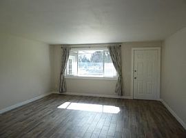 20812 Westview Dr, Bend, Or 97702 3 Beds 2 Baths 1,304 Sqft in Bend, OR (Photo 4 of 5)