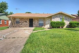 3bed 2baths in 2613 Larchmont Dr Mesquite  in Mesquite, TX
