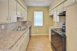 3bed 2baths in 2613 Larchmont Dr Mesquite  in Mesquite, TX (Photo 4 of 5)