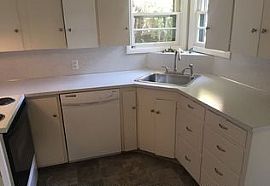 1040 22nd St Ne, Salem, Or 97301 2 Beds 1 Bath 1,012 Sqft in Salem, OR (Photo 2 of 5)