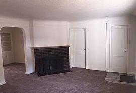 1040 22nd St Ne, Salem, Or 97301 2 Beds 1 Bath 1,012 Sqft in Salem, OR (Photo 3 of 5)