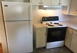 1040 22nd St Ne, Salem, Or 97301 2 Beds 1 Bath 1,012 Sqft in Salem, OR (Photo 4 of 5)