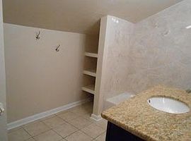 Lovely 3 Bedroom, 2 Baths in New Orleans, LA (Photo 2 of 11)