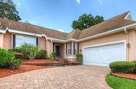 2071 Sawgrass Dr, Apopka, Fl 32712 in Apopka, FL