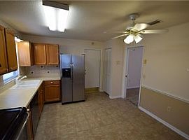 6015 Condor Dr, Lakeland, Fl 33809 3 Beds 2 Baths 1,745 Sqft in Lakeland, FL (Photo 4 of 7)