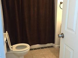 2 Beds 2 Baths in Annapolis, MD (Photo 3 of 8)