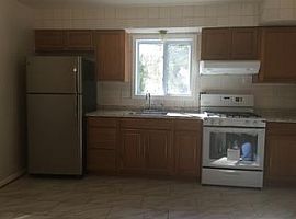 3 Beds 2 Baths in Riverdale, MD (Photo 3 of 6)