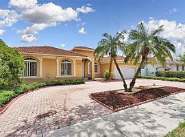 16301 Nw 77th Pl, Miami Lakes, Fl 33016 4 Beds 4.5 Baths 2,417  in Miami Lakes, FL