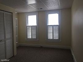 Charming 3 Bedroom Home in Parkersburg, WV (Photo 7 of 11)