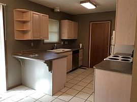 3bed 2bath in Bartlesville, OK (Photo 2 of 5)