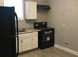 Located in Quiet Block in New Orleans, LA (Photo 4 of 10)