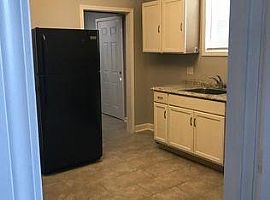 Located in Quiet Block in New Orleans, LA (Photo 5 of 10)