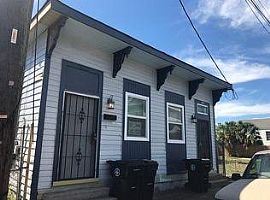 Located in Quiet Block in New Orleans, LA (Photo 8 of 10)