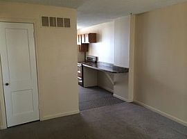 2bed 1 Bath in Salina, KS (Photo 2 of 4)