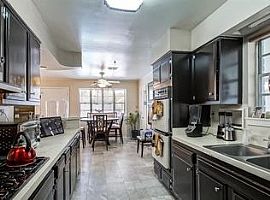 Bright, Spaciousne-Story Home in Lake Oaks in New Orleans, LA (Photo 2 of 11)