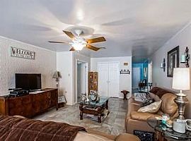 Bright, Spaciousne-Story Home in Lake Oaks in New Orleans, LA (Photo 8 of 11)