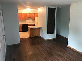 2bed 1bath in Lawrence, KS (Photo 2 of 5)