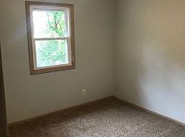 2bed 1bath in Lawrence, KS (Photo 3 of 5)