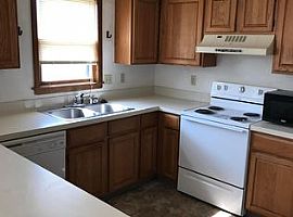 3bed 2 Bath in Lawrence, KS (Photo 3 of 4)