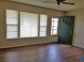 2bed 1bath in Lubbock, TX (Photo 2 of 4)