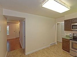 This Spacious Townhouse Offers Newer (2016) Furnace and A/c in Clifton Park, NY (Photo 9 of 12)