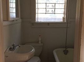 1bd/1ba Home with Central A/c, Hardwood Floors in New Orleans, LA (Photo 3 of 8)