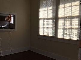1bd/1ba Home with Central A/c, Hardwood Floors in New Orleans, LA (Photo 5 of 8)