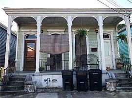 Renovated Victorian 2 Beds 1 Bath 880 Sqft in New Orleans, LA (Photo 2 of 9)