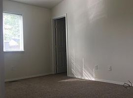 Charming 4 Bedrooms and 2 Bathroom in Boise, ID (Photo 2 of 6)