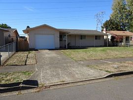 Charming 3 Bedrooms and 1 Bathroom in Springfield, OR (Photo 5 of 10)