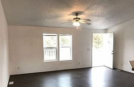 Charming 3 Bedrooms and 2 Bathroom in Eagle Crest, OR (Photo 2 of 9)