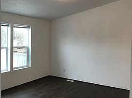 Charming 3 Bedrooms and 2 Bathroom in Eagle Crest, OR (Photo 4 of 9)