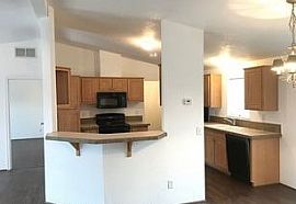 Charming 3 Bedrooms and 2 Bathroom in Eagle Crest, OR (Photo 5 of 9)