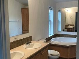 Charming 3 Bedrooms and 2 Bathroom in Eagle Crest, OR (Photo 6 of 9)