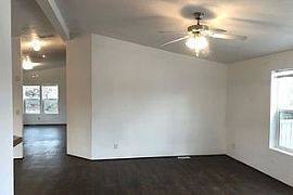 Charming 3 Bedrooms and 2 Bathroom in Eagle Crest, OR (Photo 8 of 9)