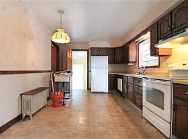 22 Russell Ave, Newport, Ri 02840 in Newport, RI (Photo 10 of 12)