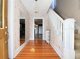 22 Russell Ave, Newport, Ri 02840 in Newport, RI (Photo 4 of 12)