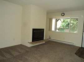 2 Bed,1 Bath 302 S Mcloughlin Blvd in Oregon City, OR (Photo 9 of 10)