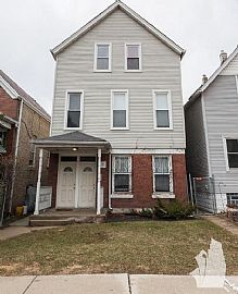 Perfectly Situated 2 Bedroom, 1 Bathroom Unit in Chicago, IL