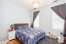 Perfectly Situated 2 Bedroom, 1 Bathroom Unit in Chicago, IL (Photo 6 of 8)