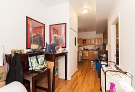 Perfectly Situated 2 Bedroom, 1 Bathroom Unit in Chicago, IL (Photo 7 of 8)