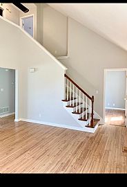 3 Bedrooms in Middletown, KY (Photo 3 of 12)