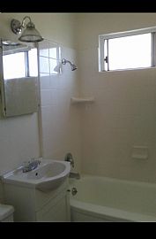 3 Bedrooms in Los Angeles, CA (Photo 5 of 7)