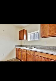 3 Bedrooms in Compton, CA (Photo 2 of 6)