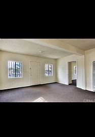 3 Bedrooms in Compton, CA (Photo 4 of 6)