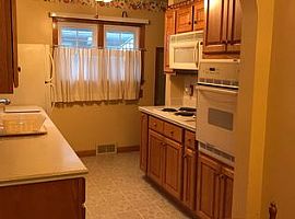 2212 Hazlett Ave,Wheeling, Wv 260032 Beds 1 Bath 1,250 Sqft in Wheeling, WV (Photo 6 of 6)