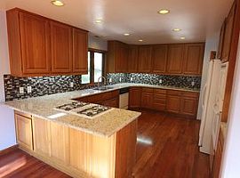 Charming 3 Bedrooms and 3 Bathroom in Ashland, OR (Photo 2 of 6)