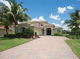 295 Saddlebrook Ln, Naples, Fl 34110 in Naples, FL